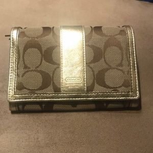 Authentic Coach Wallet gold leather Trim
